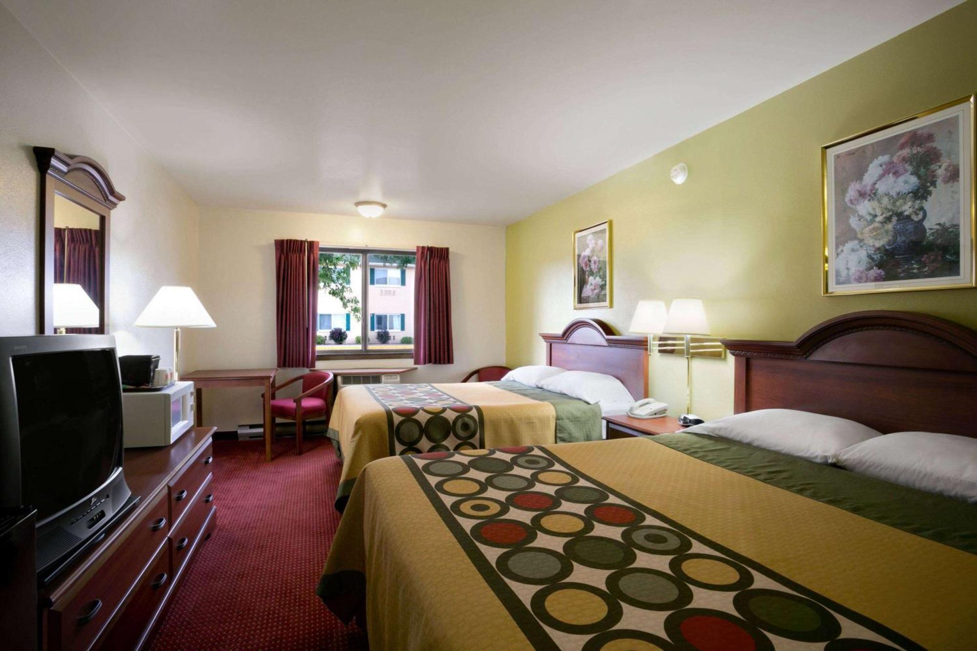 Super 8 By Wyndham Eau Claire Wi Hotel Exterior photo
